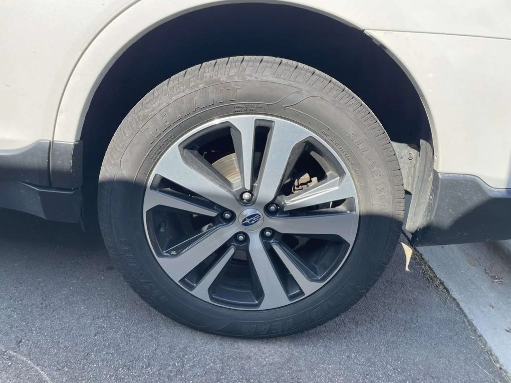 Used 2019 Crystal White Pearl Subaru Limited image 5