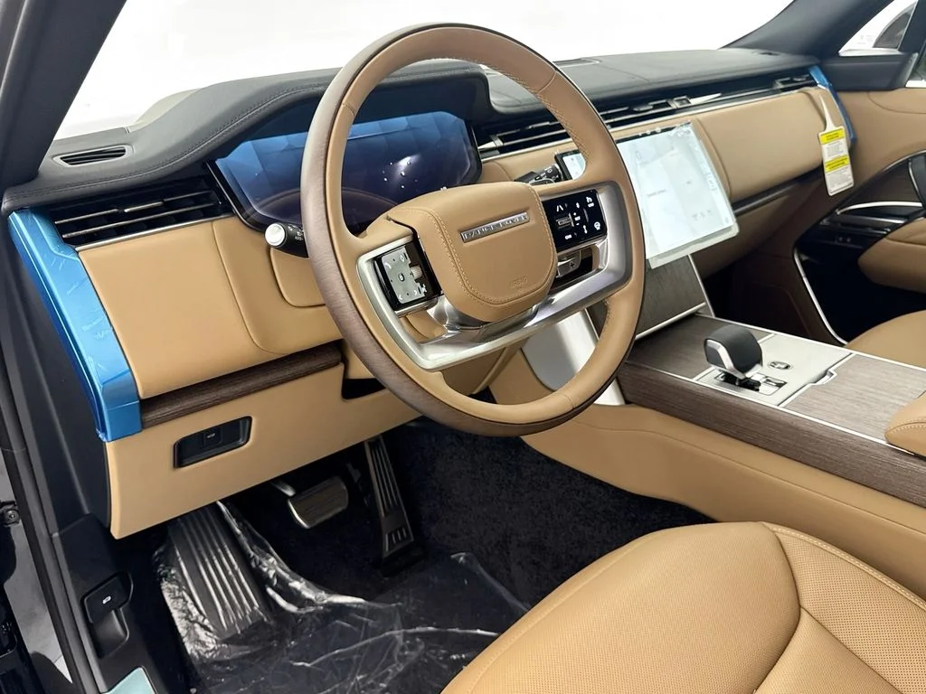 New 2026 Santorini Black Land Rover SE image 9