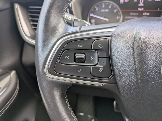 Used 2023 Summit White Buick Essence image 31