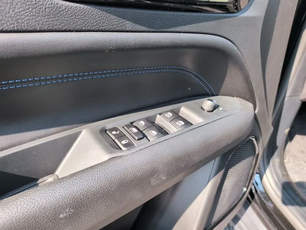 New 2026 Diamond Black Jeep Latitude image 15