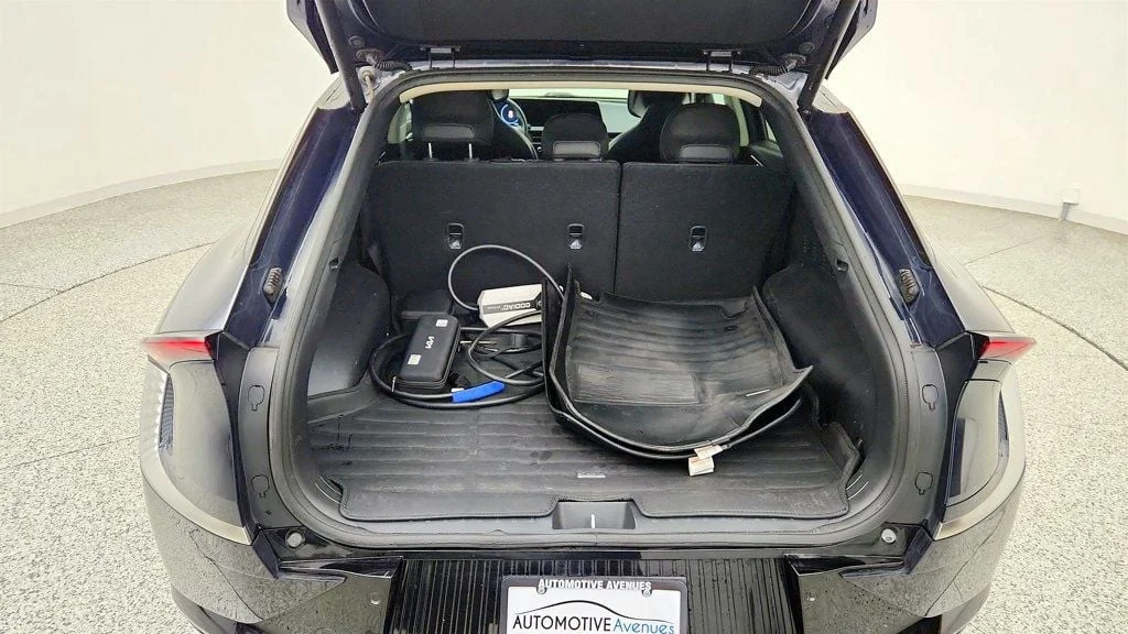Used 2023 Gravity Blue Kia Wind RWD image 20