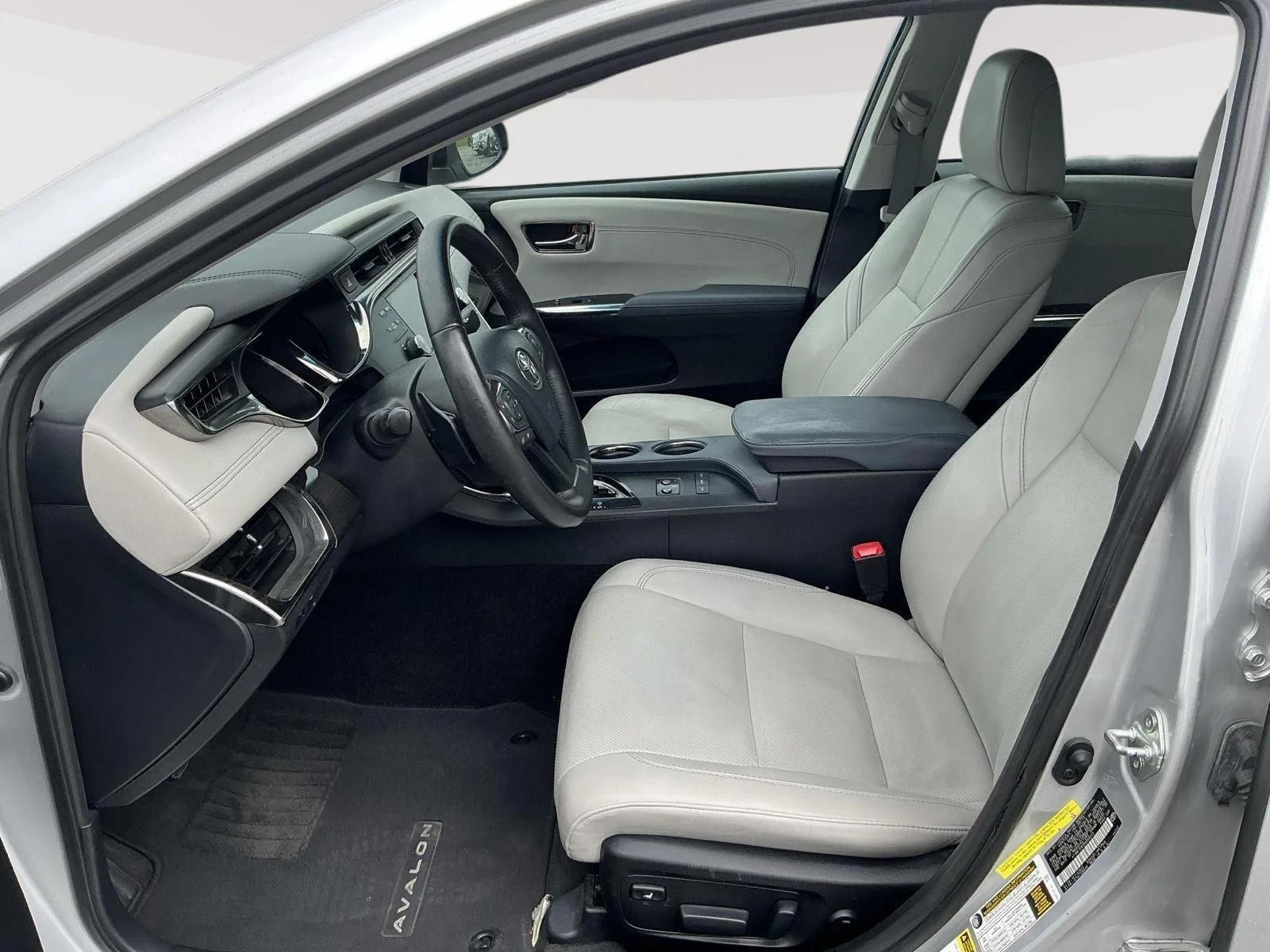 Used 2013 Classic Silver Metallic Toyota Limited image 3