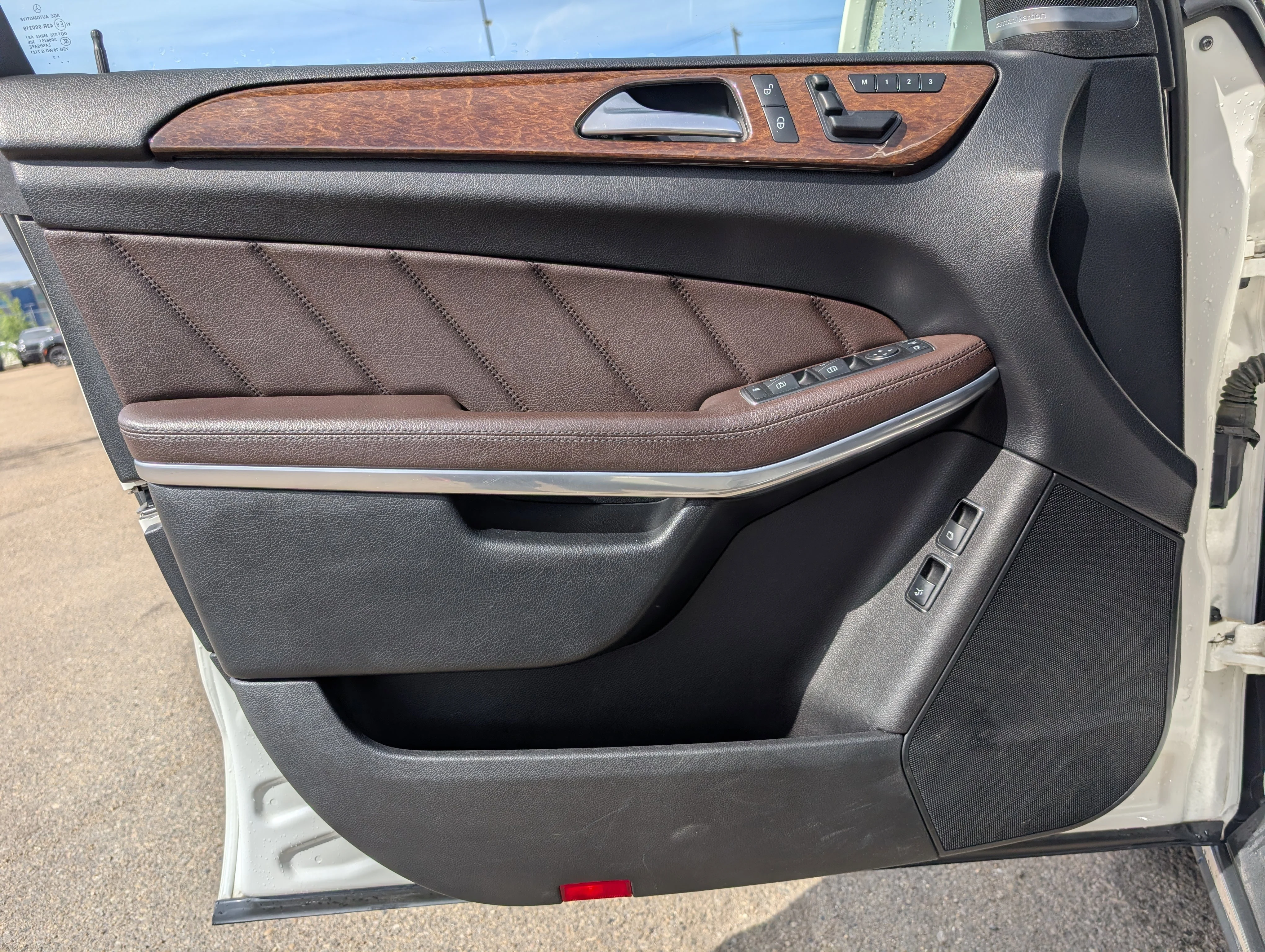 Used 2013 White Mercedes-Benz GL 350 BlueTEC image 17