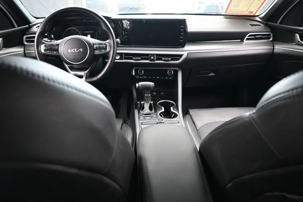 Used 2023 Glacial White Pearl Kia GT-Line image 36