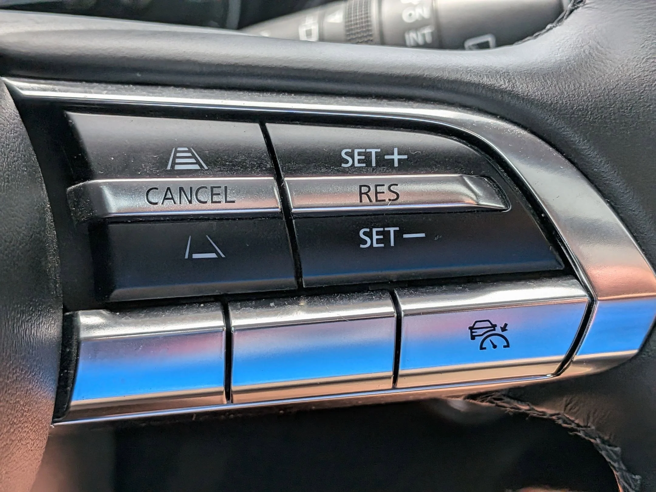 Used 2025 Wind Chill Pearl Mazda Premium Plus image 15