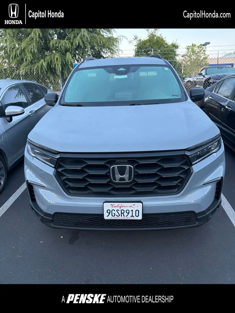 2023 Honda Pilot Sport AWD's photo