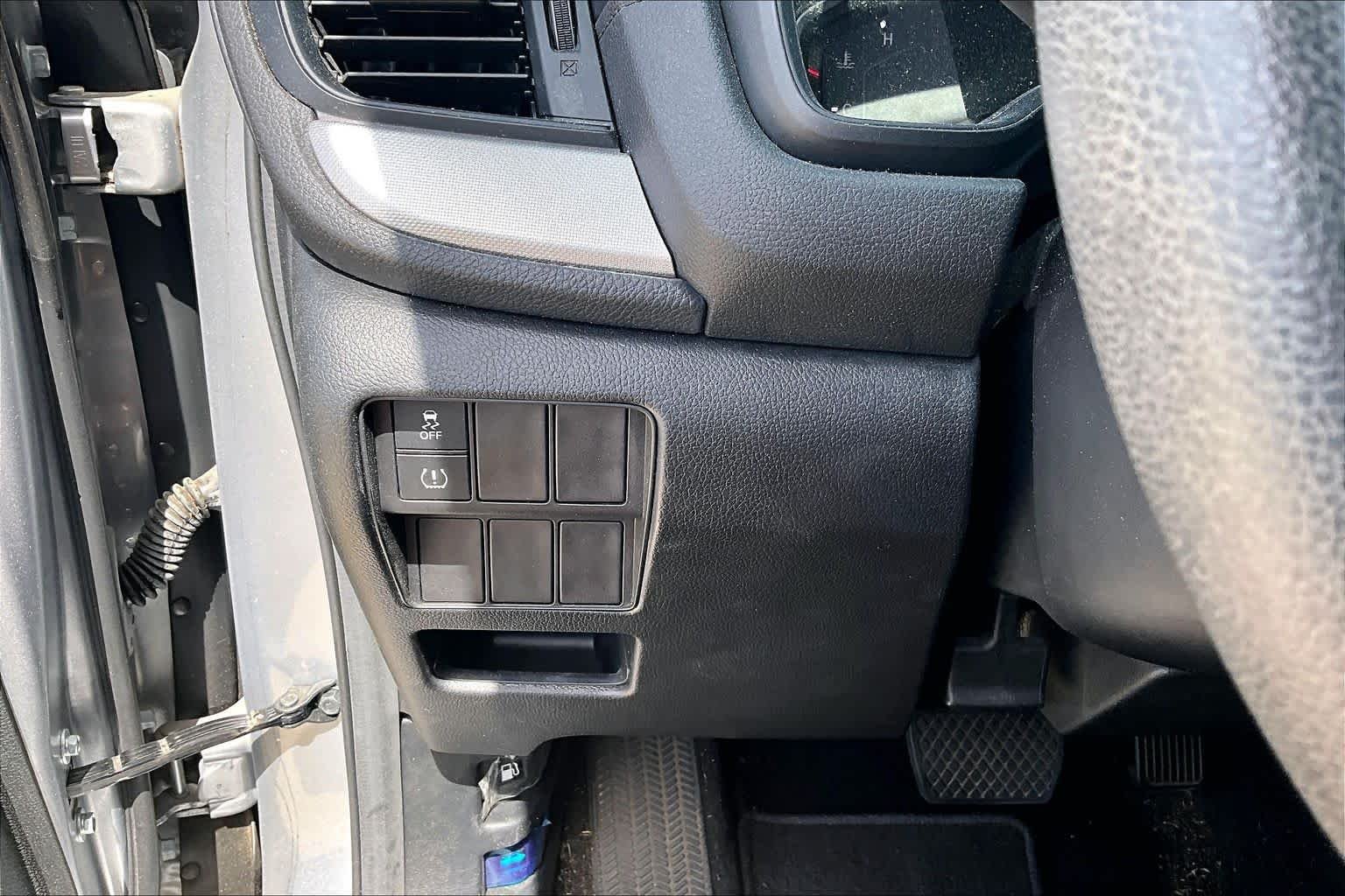 Used 2018 Lunar Silver Metallic Honda LX image 32