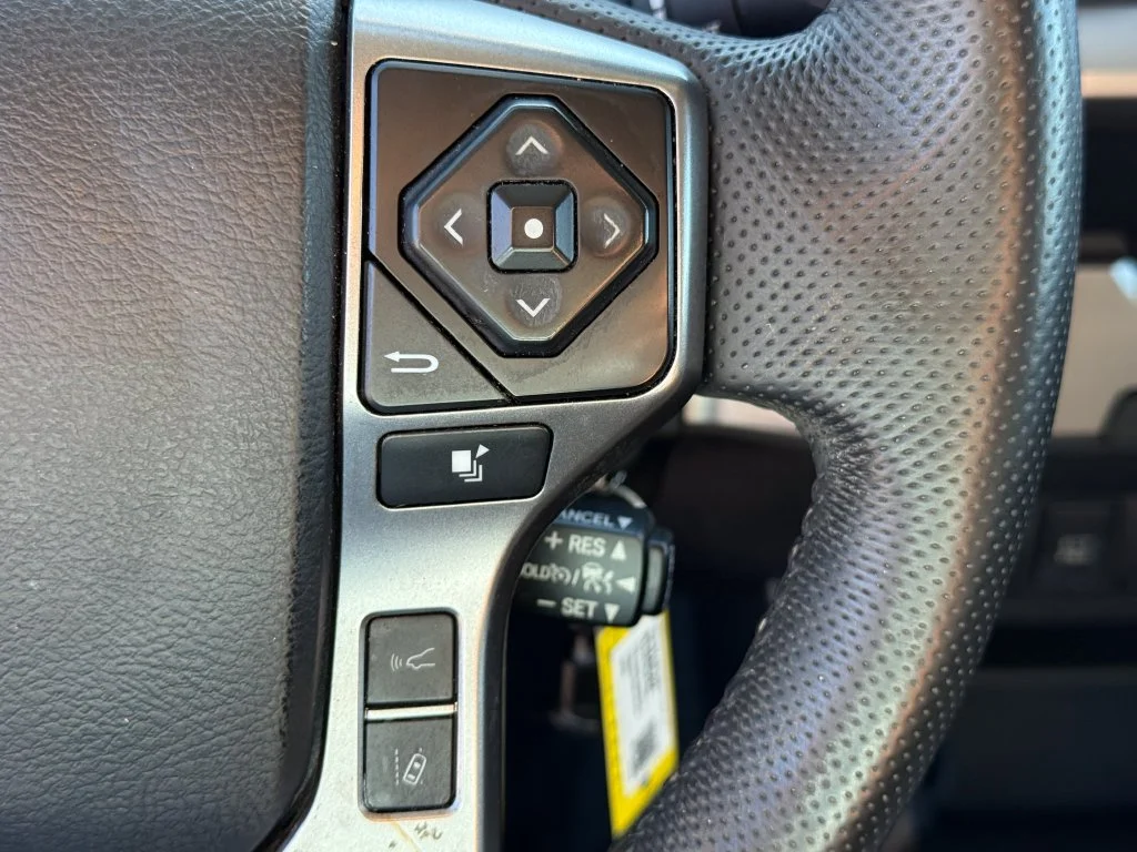 Used 2022 White Toyota SR5 image 17
