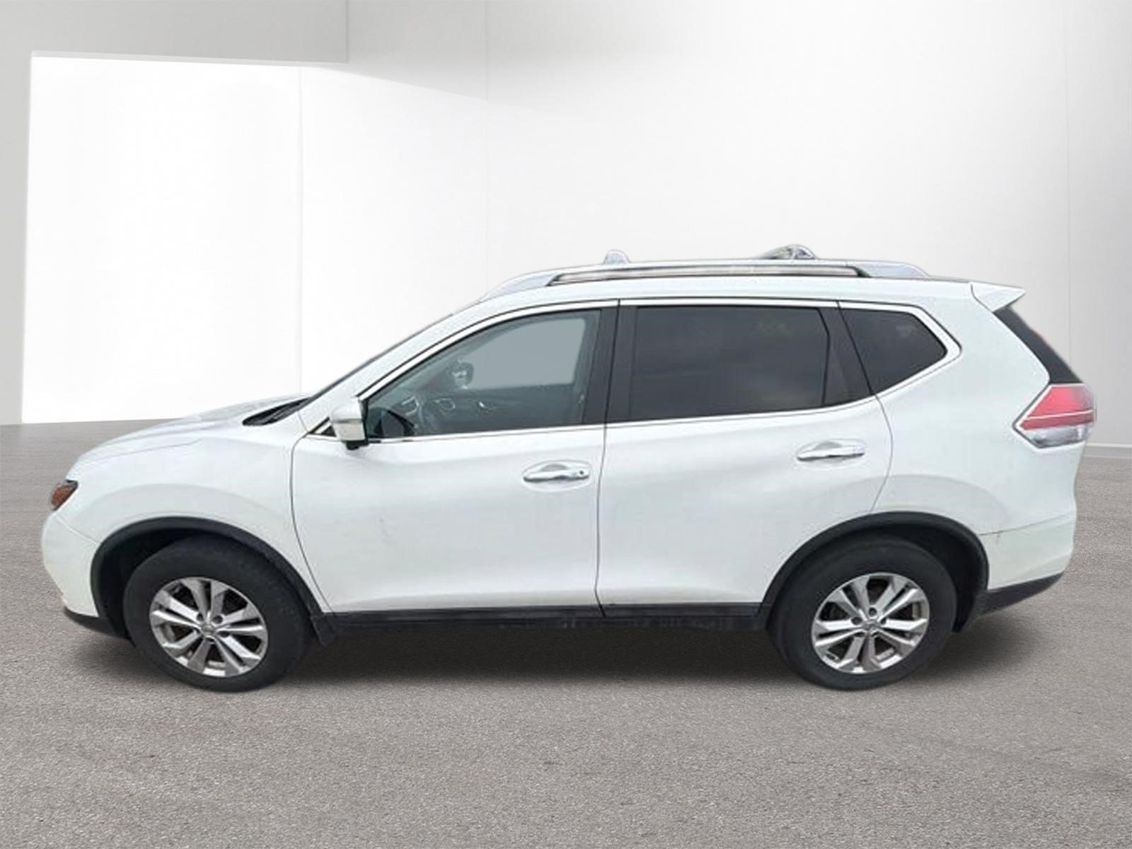Used 2014 Moonlight White Nissan SV image 3