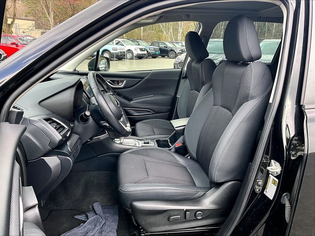 Used 2022 Crystal Black Silica Subaru Premium image 21