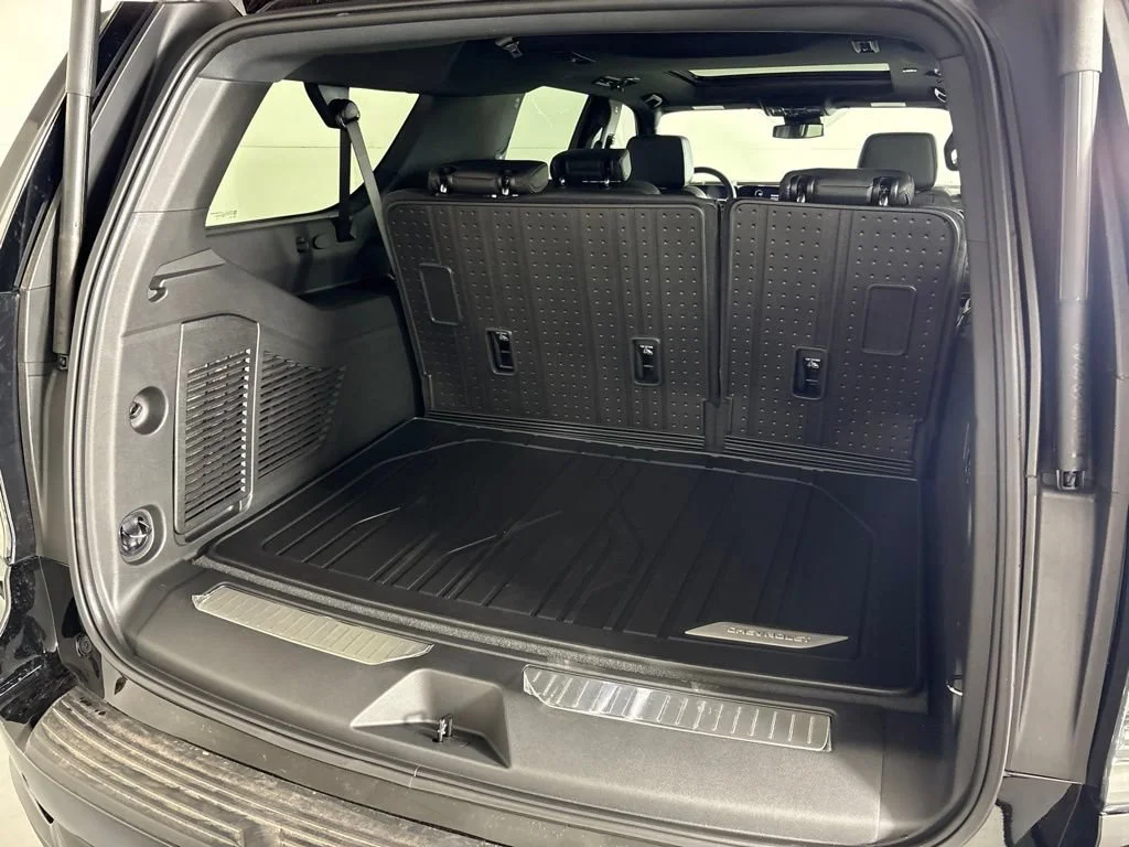 2026 Chevrolet Suburban RST - Photo 28