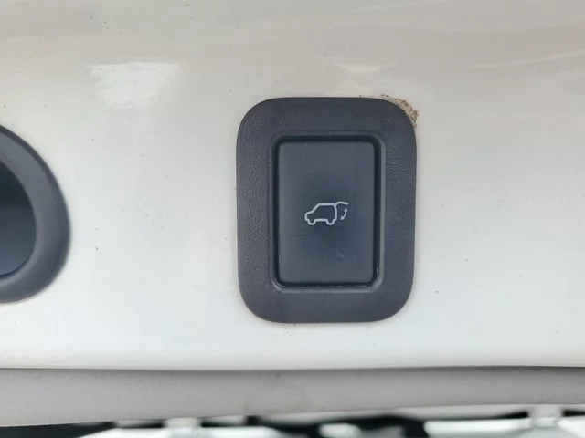 Used 2016 Blizzard Pearl Toyota LE Plus image 31