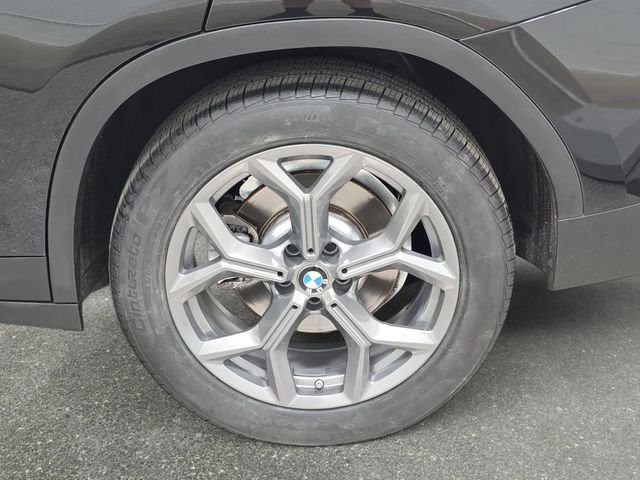 Used 2022 Black Sapphire Metallic BMW xDrive30i image 32