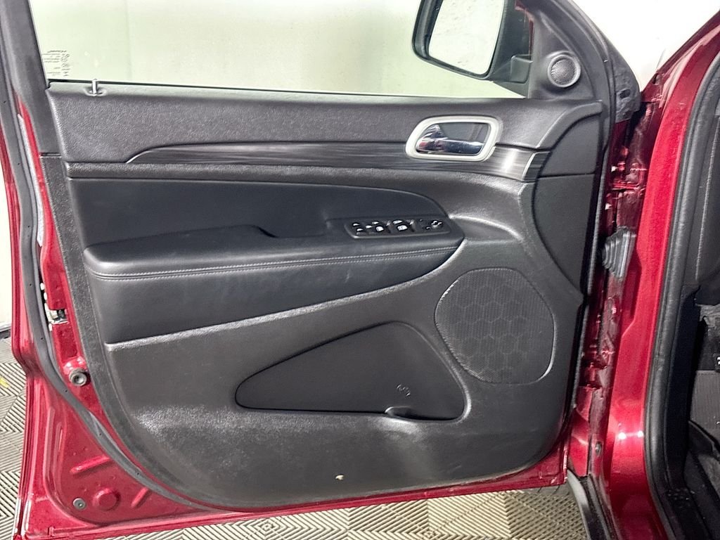 Used 2021 Velvet Jeep Laredo E image 10