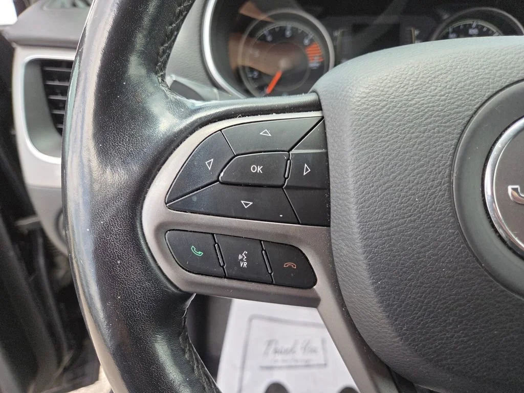 Certified Used 2019 Diamond Black Crystal Pearlcoat Jeep Latitude image 32