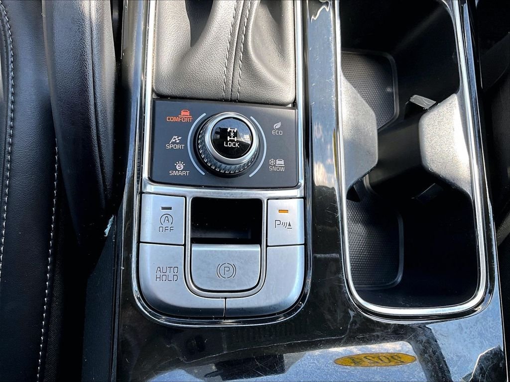 Used 2024 White Kia S image 28