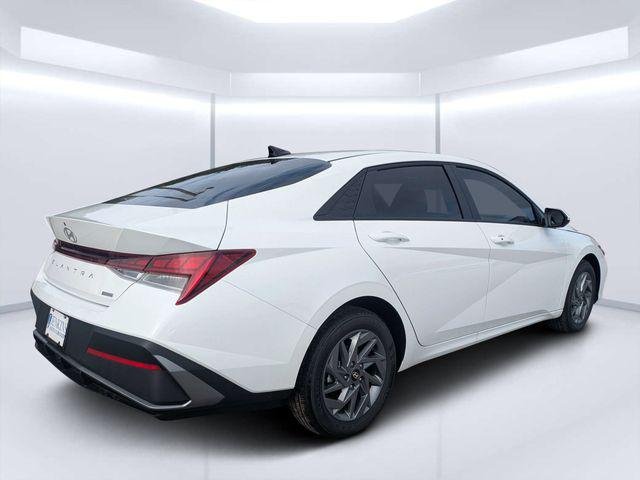 New 2026 White Hyundai Blue image 3