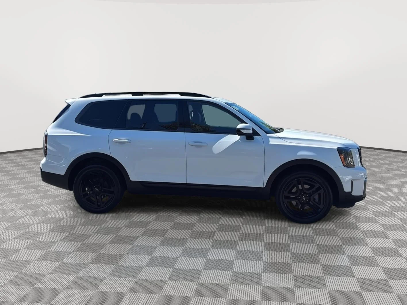 Used 2024 Glacial White Pearl Kia SX X-Line image 4