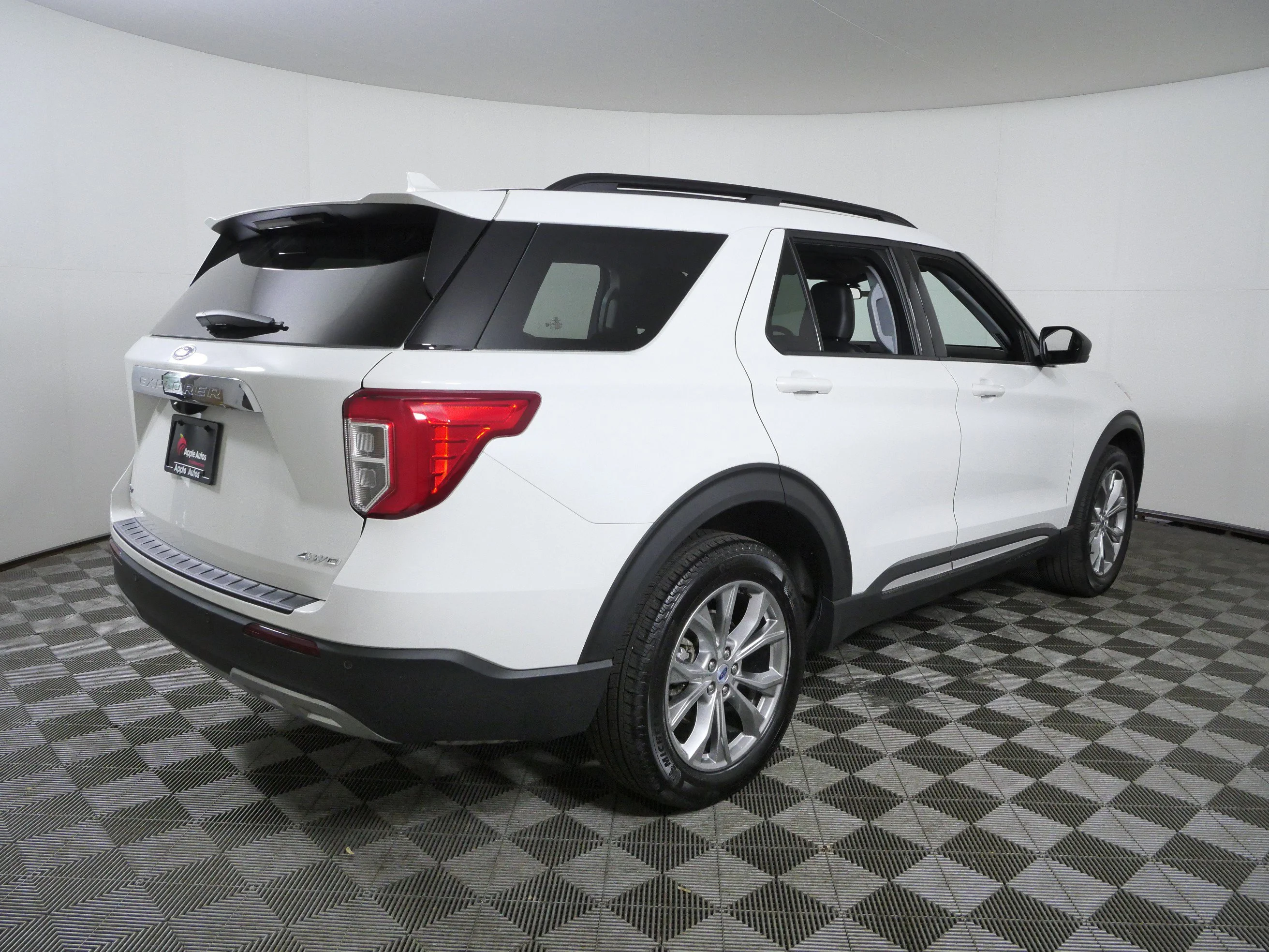 Certified Used 2024 White Metallic Ford XLT image 9