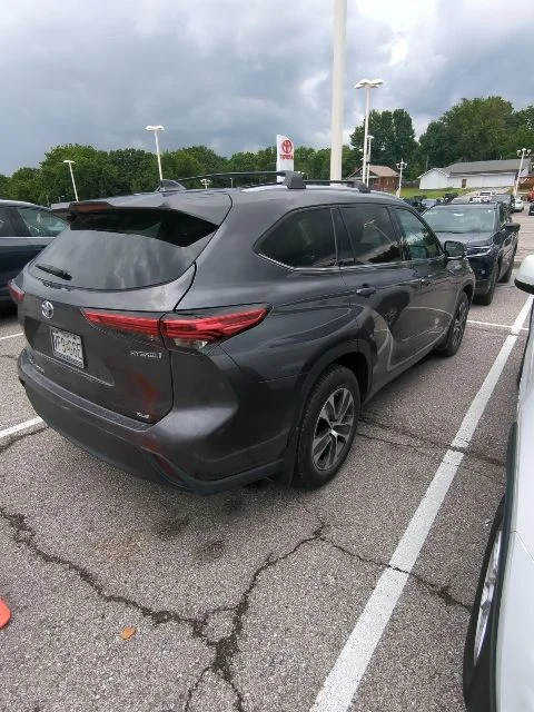 Used 2022 Gray Toyota XLE image 3
