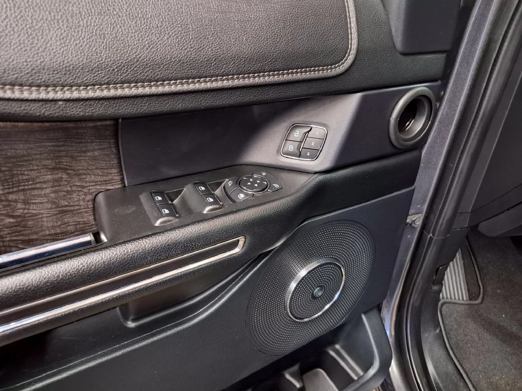 Used 2021 Magnetic Ford Limited image 12