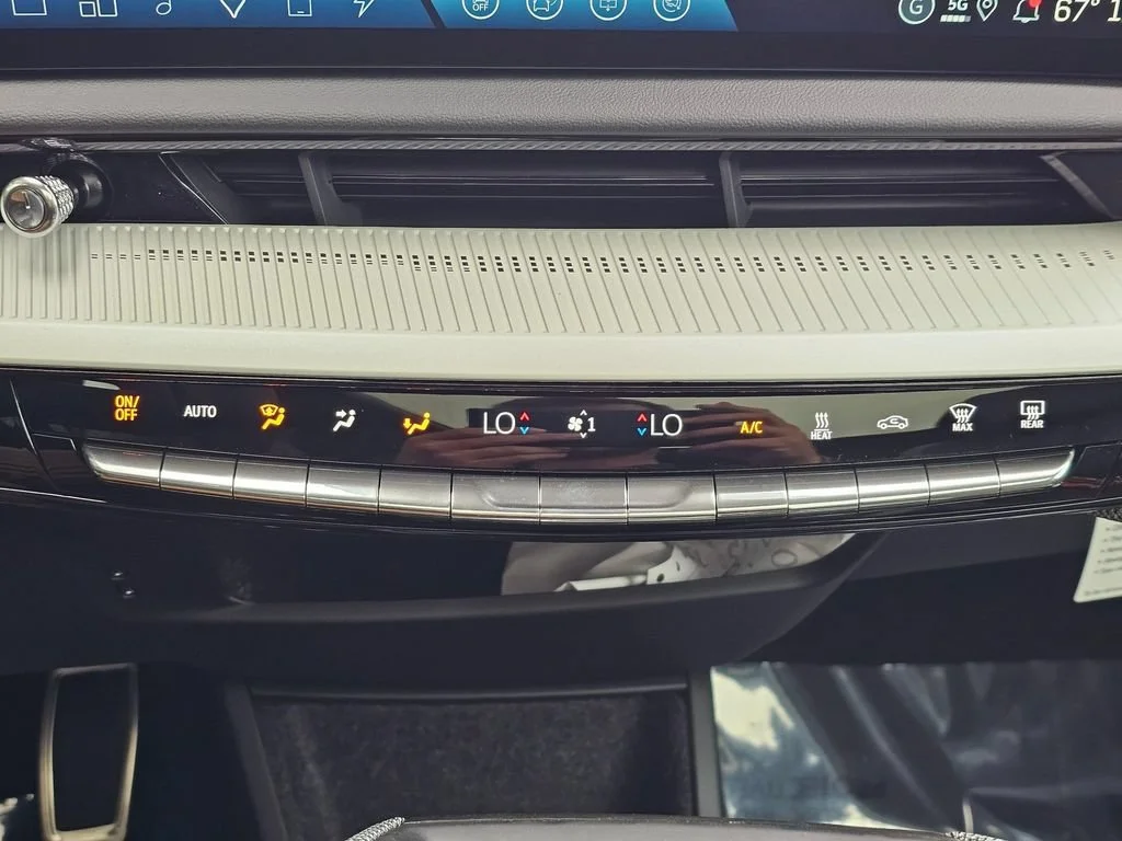 New 2026 Vibrant White Tricoat Cadillac Sport image 31