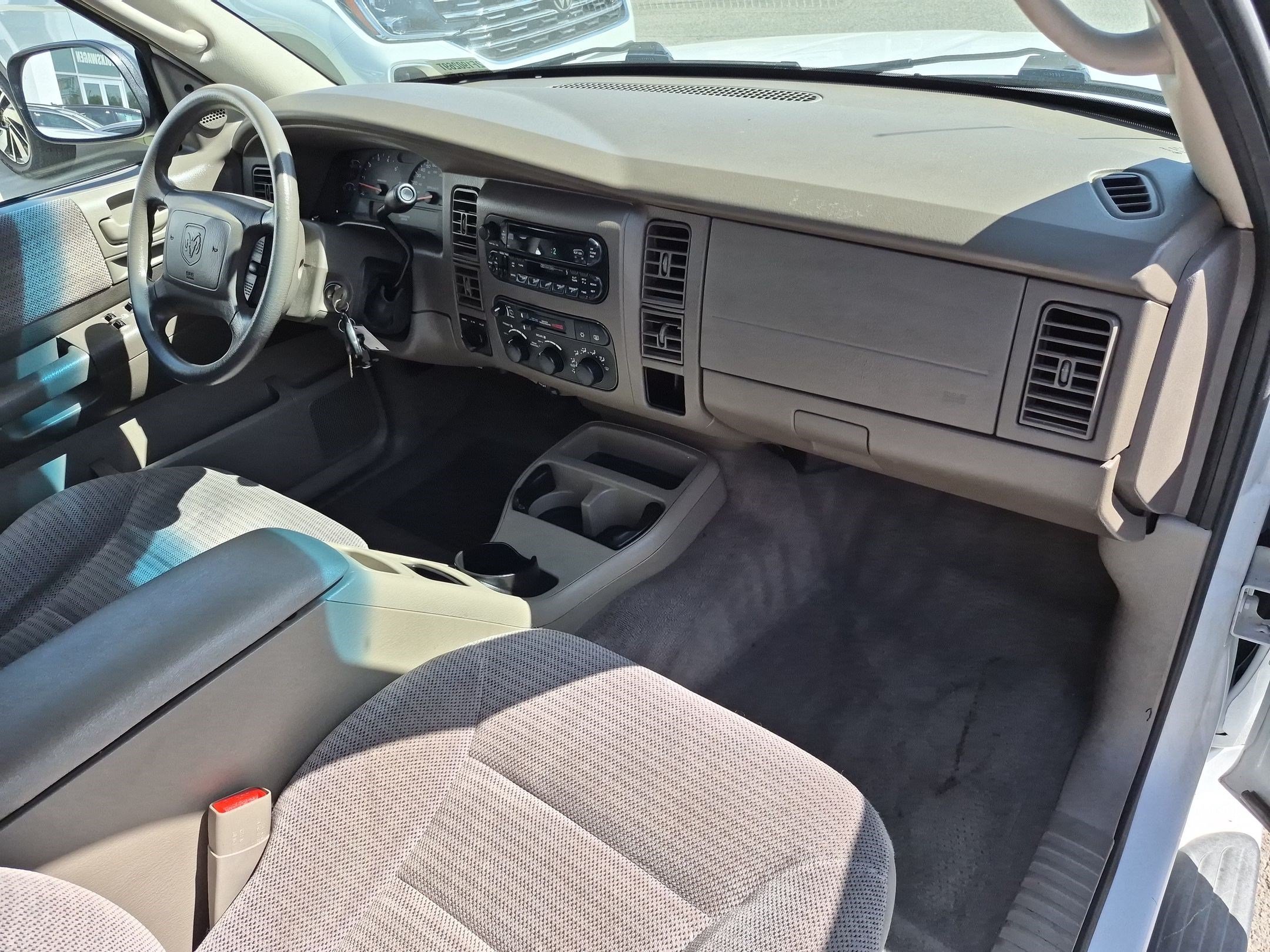 Used 2002 Bright White Clearcoat Dodge SLT image 28