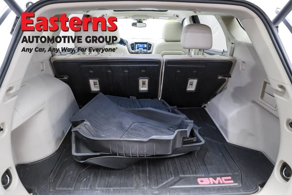 Used 2023 White GMC Denali image 9