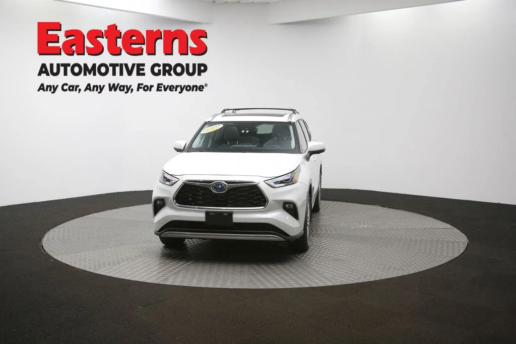 Used 2024 Beige Toyota Platinum image 59