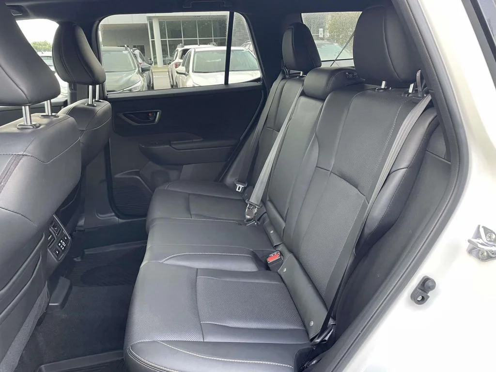 Used 2026 Crystal White Pearl Subaru Limited image 3
