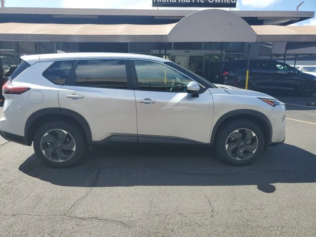 Used 2024 Silver Nissan SV image 7
