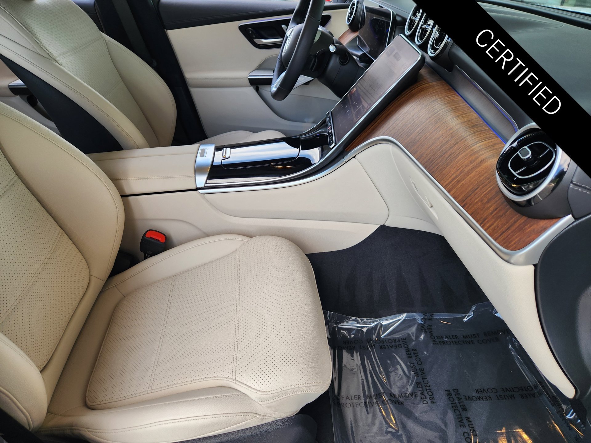 Certified Used 2024 MANUFAKTUR Moonlight White Metallic Mercedes-Benz GLC 300 image 3