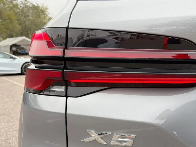 New 2026 Skyscraper Grey Metallic BMW xDrive50e image 10