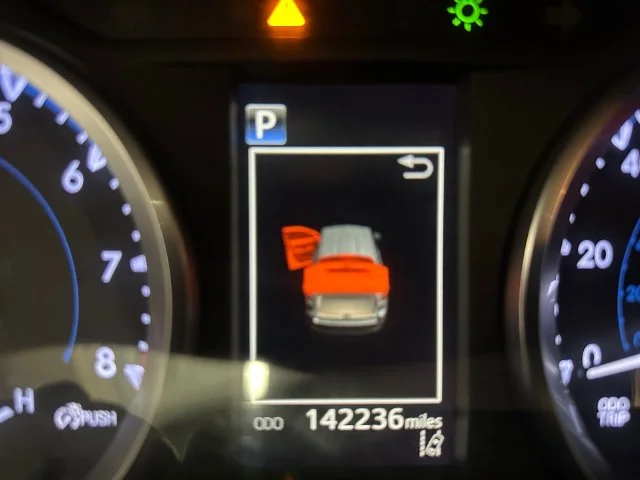 Used 2017 Silver Toyota LE image 22