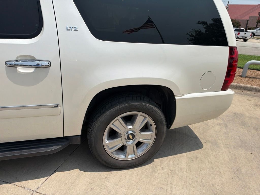 Used 2010 White Chevrolet LTZ image 9