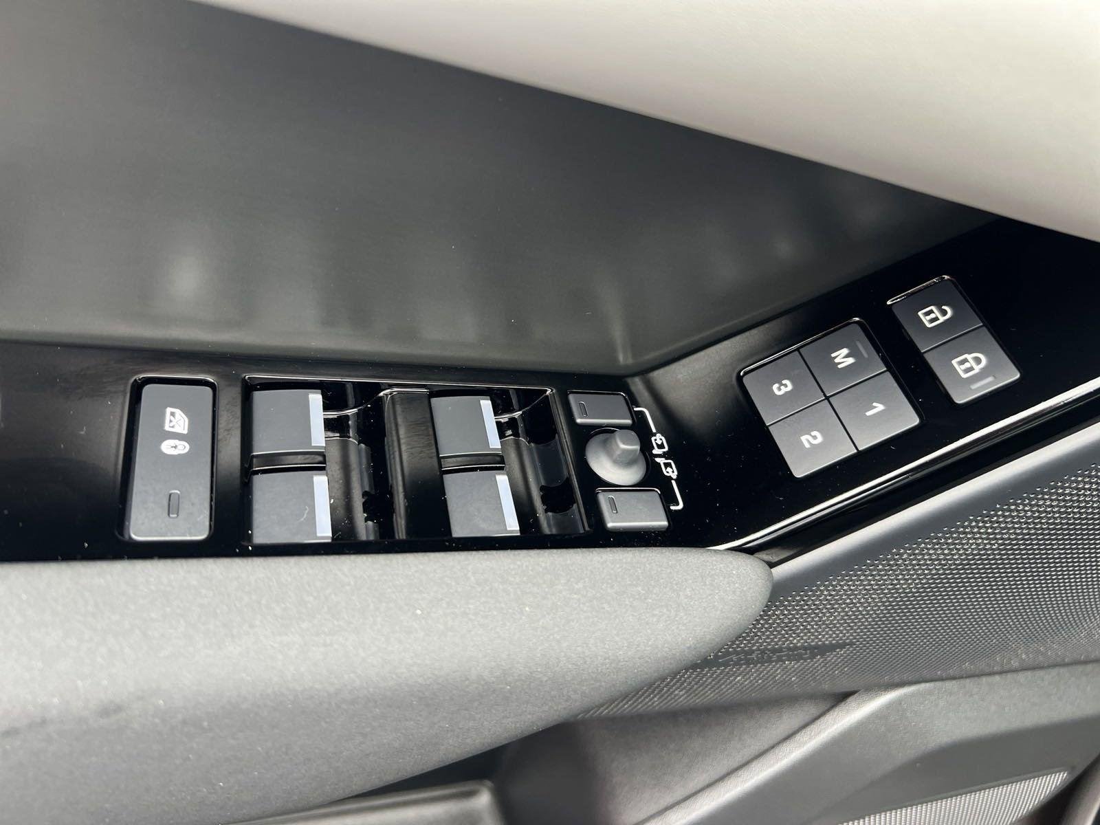 New 2025 Charente Grey Land Rover Dynamic SE image 29