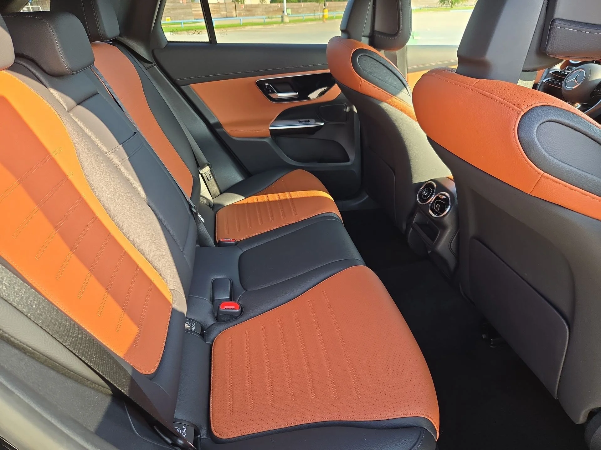 Used 2025 Black Mercedes-Benz GLC 300 image 28