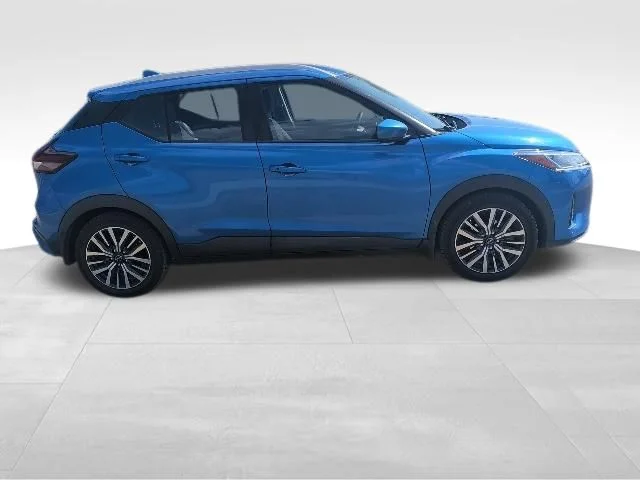 Used 2023 Blue Nissan SV image 2