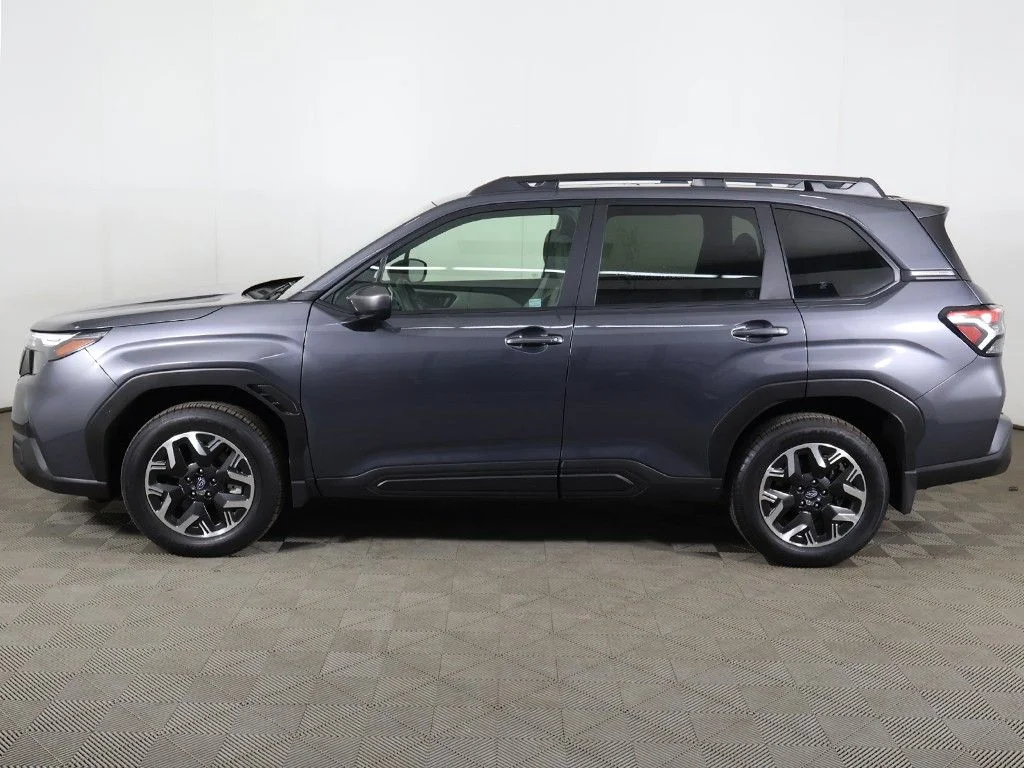 Used 2025 Gray Metallic Subaru Premium image 17