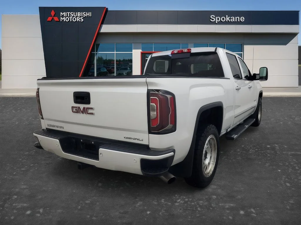 Used 2018 White Frost Tricoat GMC Denali image 4