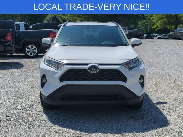Used 2019 White Toyota XLE Premium image 8