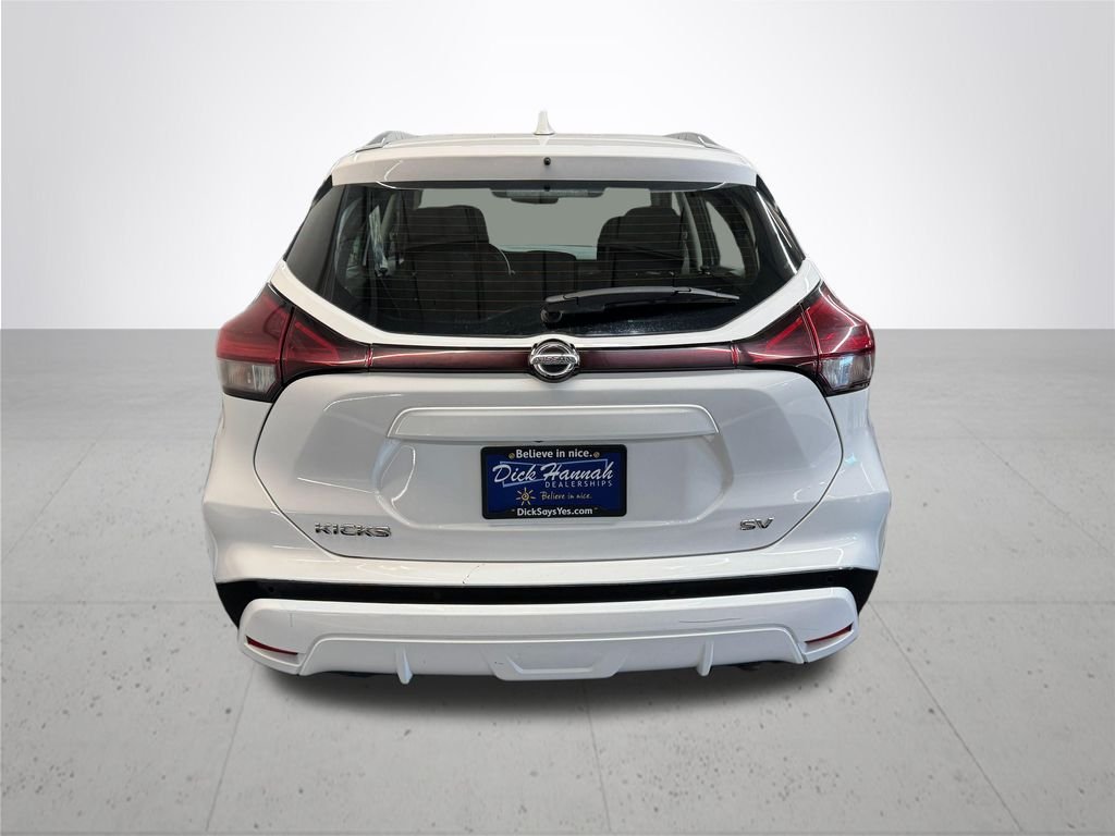 Used 2021 White Nissan SV image 5