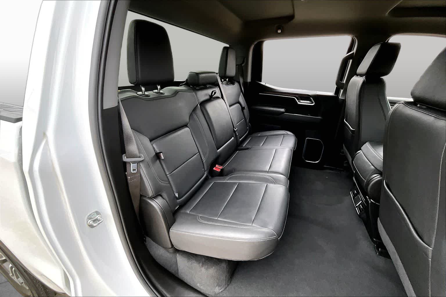Used 2025 Summit White GMC SLT image 20