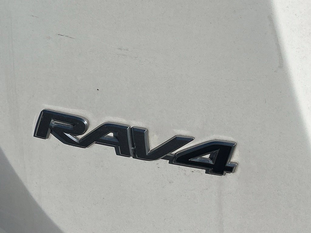 Used 2016 Super White Toyota LE image 11