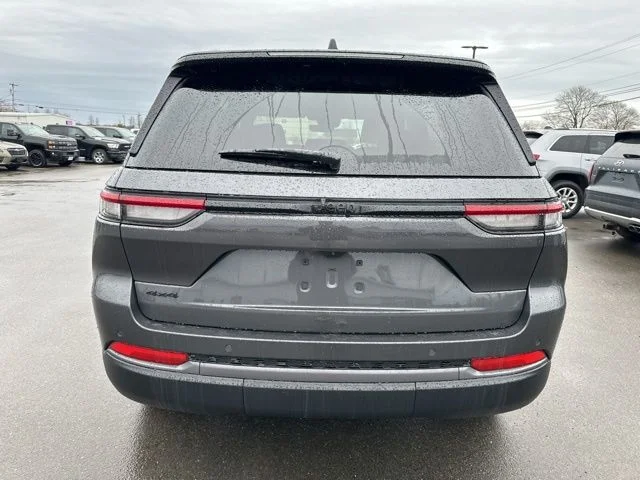 New 2026 Baltic Gray Metallic Clear-Coat Exterior Paint Jeep Laredo Altitude image 6