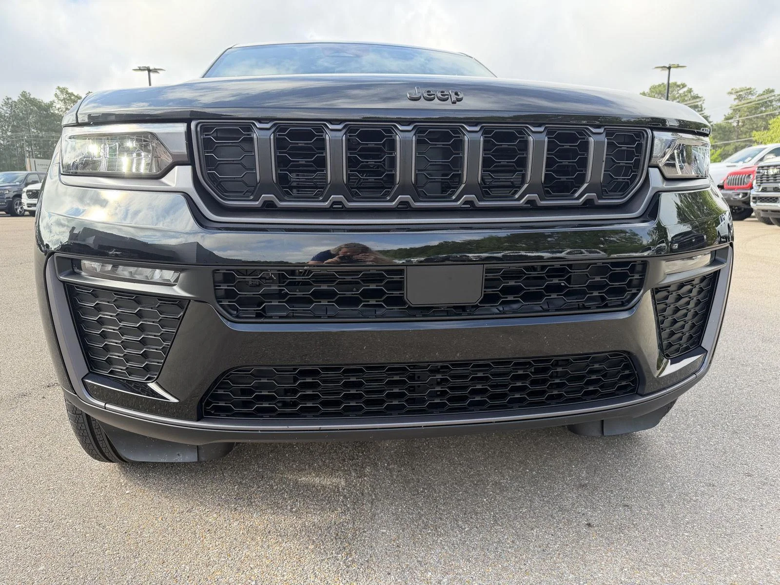 New 2026 Diamond Black Crystal Pearl-Coat Exterior Paint Jeep Limited image 26