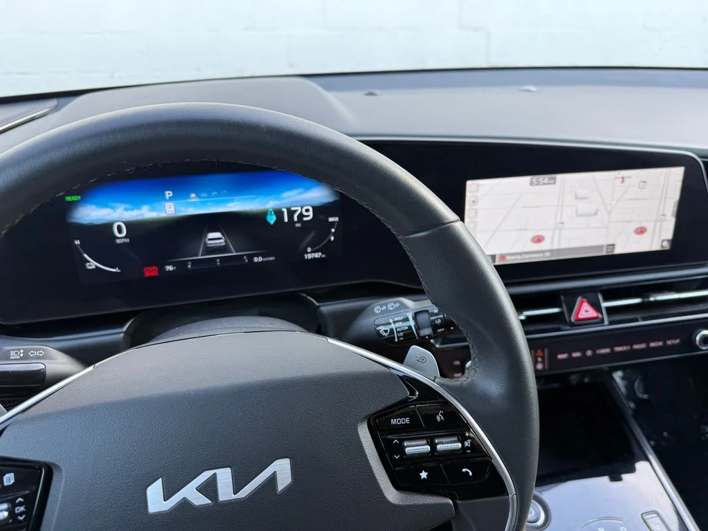 Used 2024 Gray Kia Wind image 33