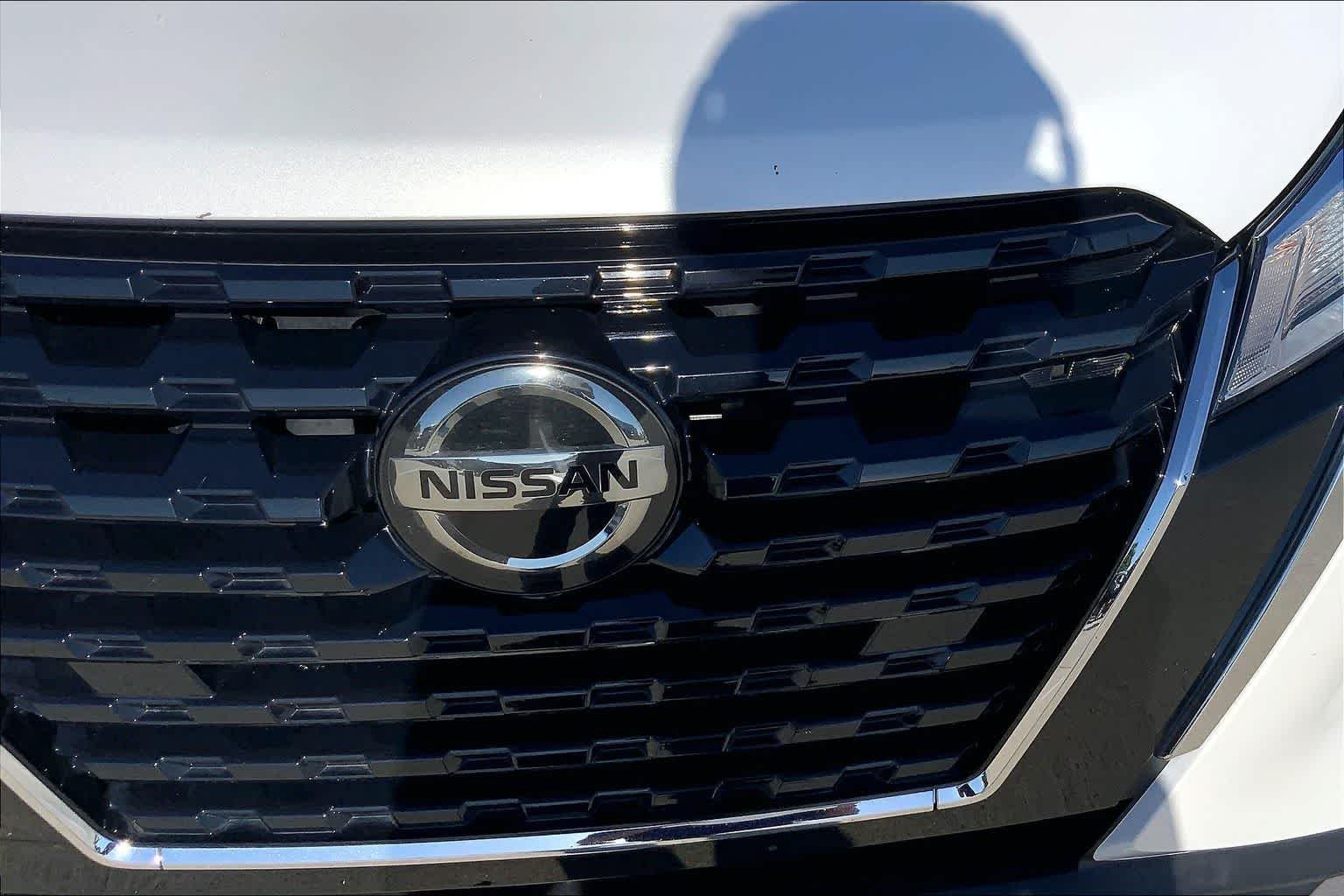 Used 2021 Aspen White/Super Black Nissan SV image 29