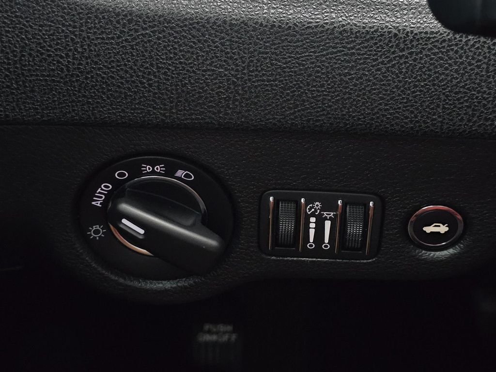 Used 2018 Gloss Black Chrysler Touring image 12