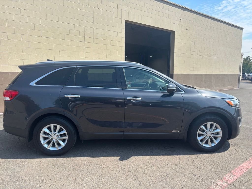 Used 2018 Platinum Graphite Kia LX image 3